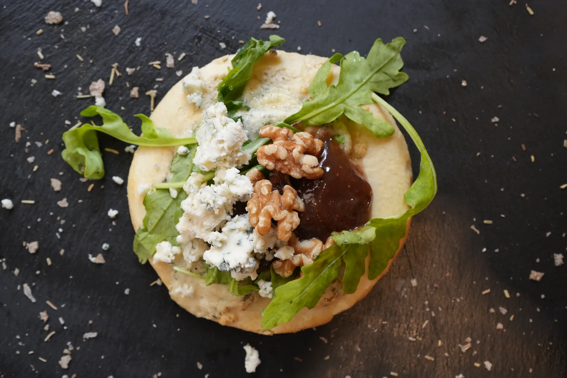 Coca de Queso Cabrales con Mermelada de Higos, Nueces y Rúcula, de El Mosset Dénia, en la Jornada de Cocas de Dénia
