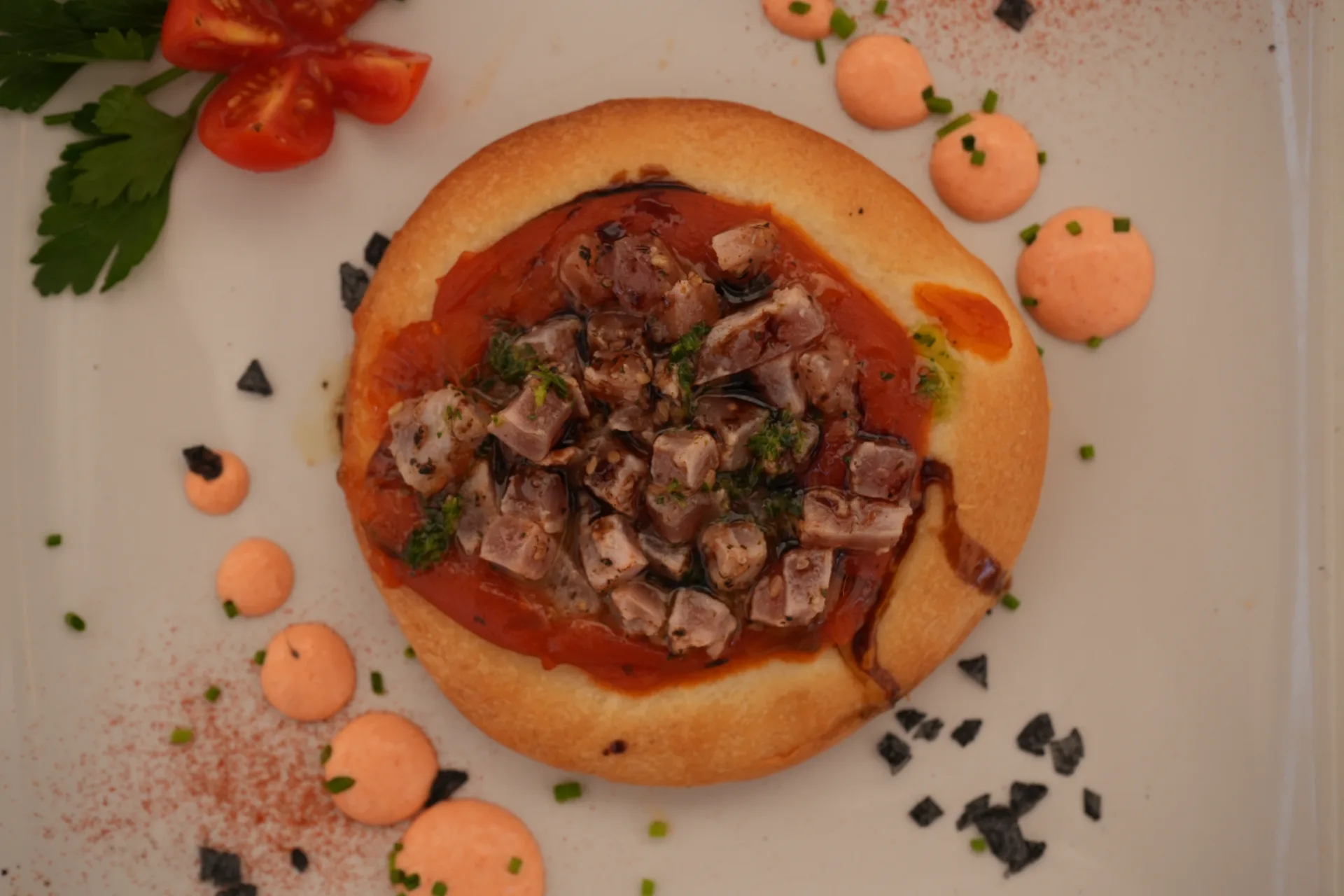 Coca de Atún Rojo con Salsa de Tomate, Picaeta y Teriyaki, de L'Anfora, en la Jornada de Cocas de Dénia