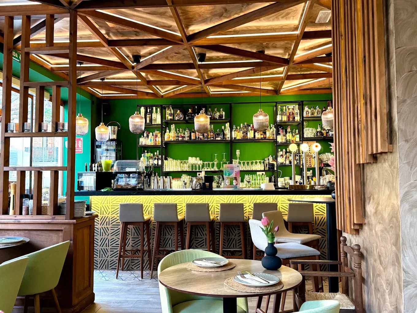 Gastrobar Origen, en Plaça de la Constitució (Dénia)